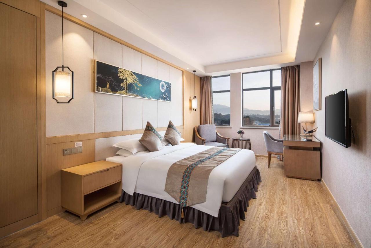 Ramada Plaza By Wyndham Enshi Hotel Eksteriør billede